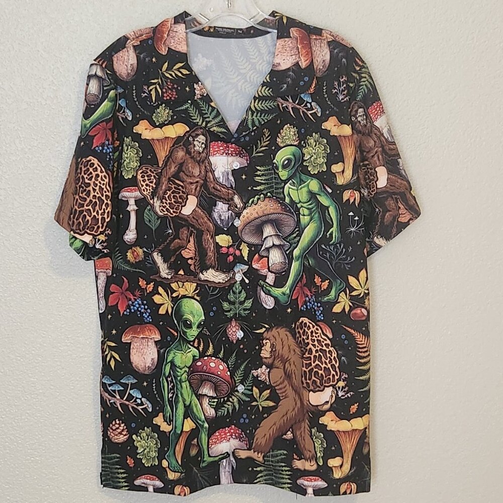 HIHI Global Bigfoot Alien Mushroom Mens Hawaiian Shirt, NWOT